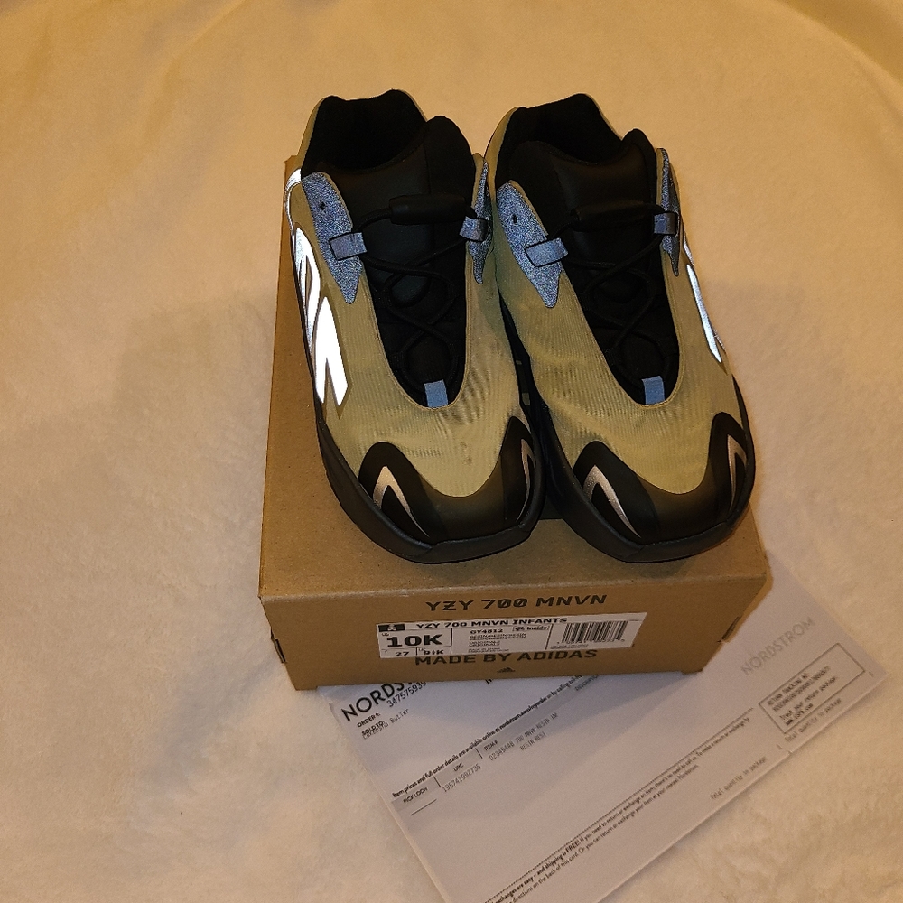 Yzy 700 mnvn  (Yeezy) toddler